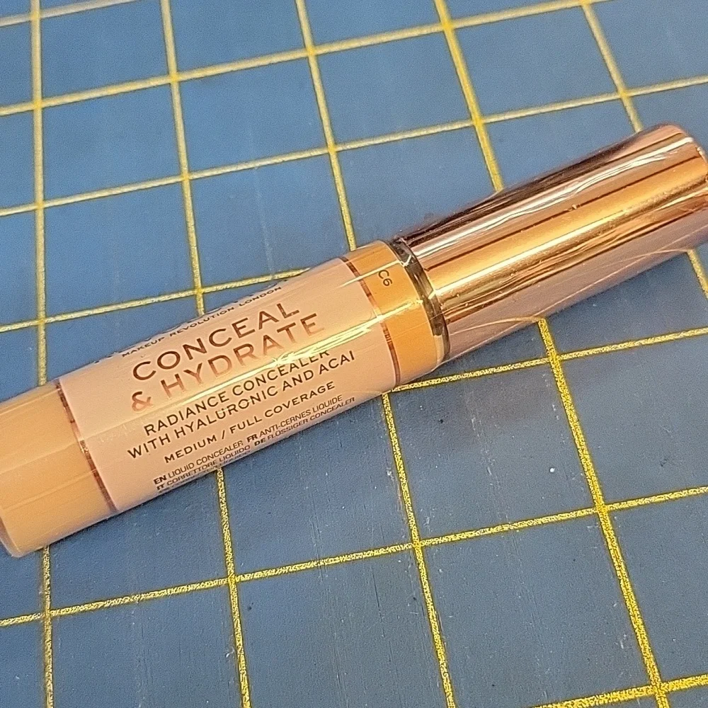 Revolution Conceal & Hydrate Foundation - C6 Cream 13g New Sealed Tube